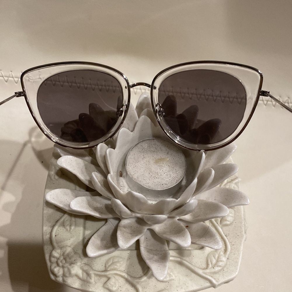 Sunglasses like new - Picture 3 of 6